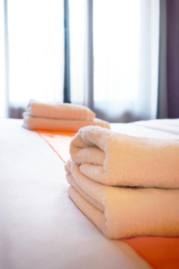 Logis Hotel Restaurant Le Top Du Roulier Capendu エクステリア 写真