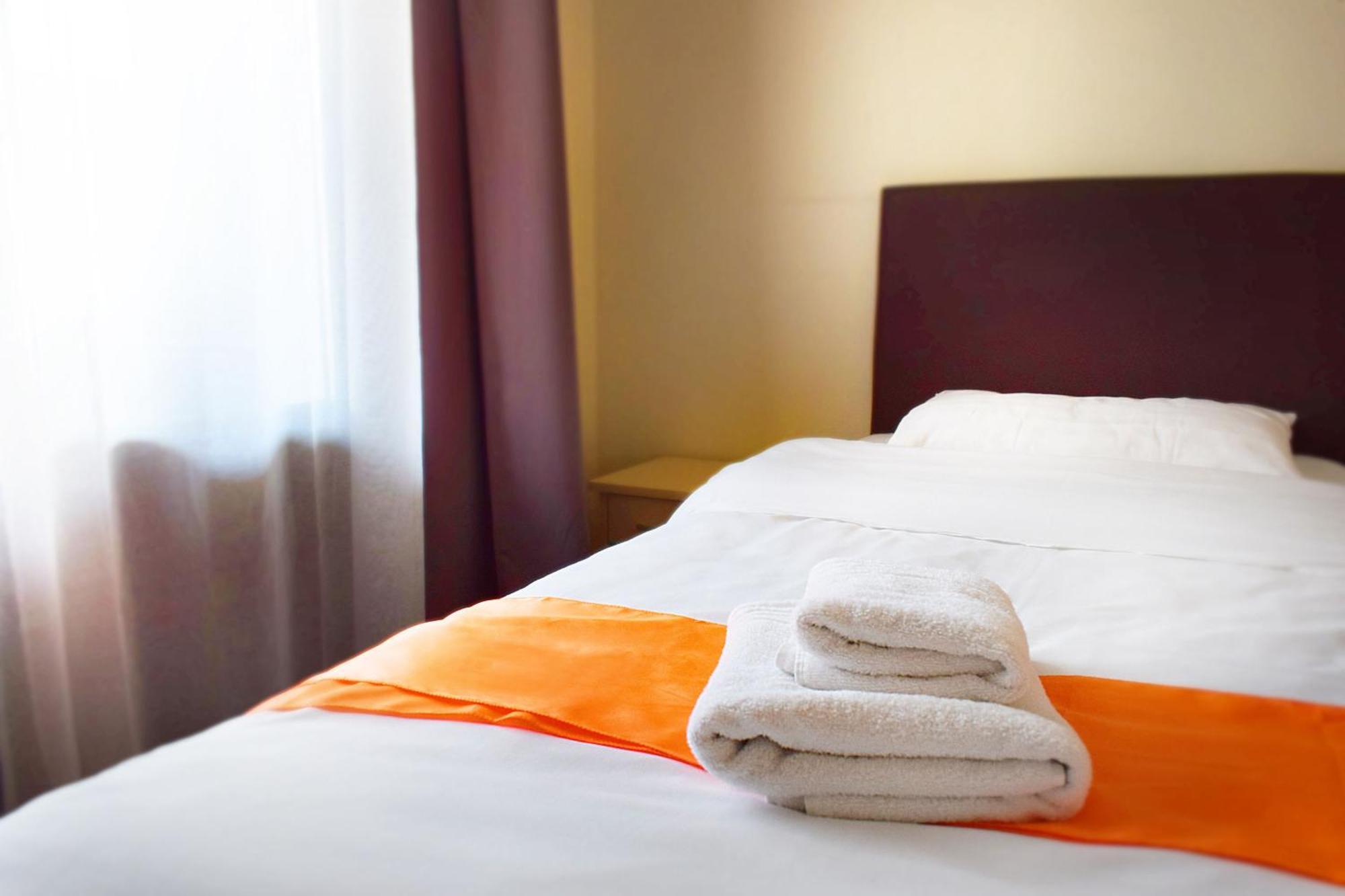 Logis Hotel Restaurant Le Top Du Roulier Capendu エクステリア 写真
