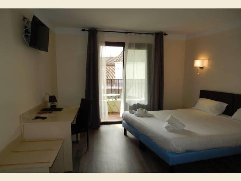 Logis Hotel Restaurant Le Top Du Roulier Capendu エクステリア 写真